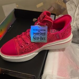 Skechers Women's Fuchsia Slip-Ins Sneakers